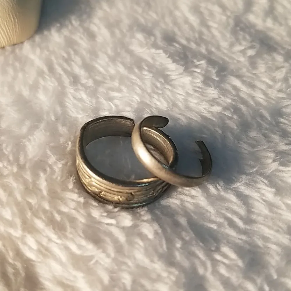 Bundle of 2 Silver Colored Toe Rings